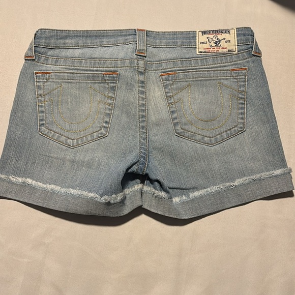 True Religion Mid Cut Off Women's Denim Shorts - Picture 1 of 9